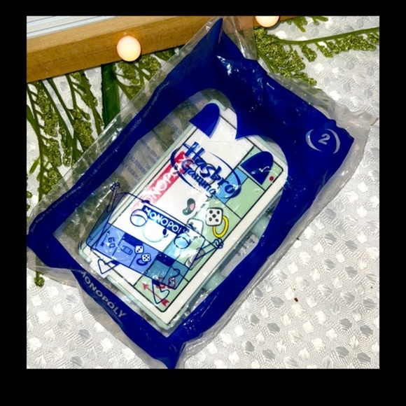 2021 HASBRO GAMING MONOPOLY GAME McDONALDS HAPPY MEAL TOY #2--STILL SEALED. - Picture 2 of 3